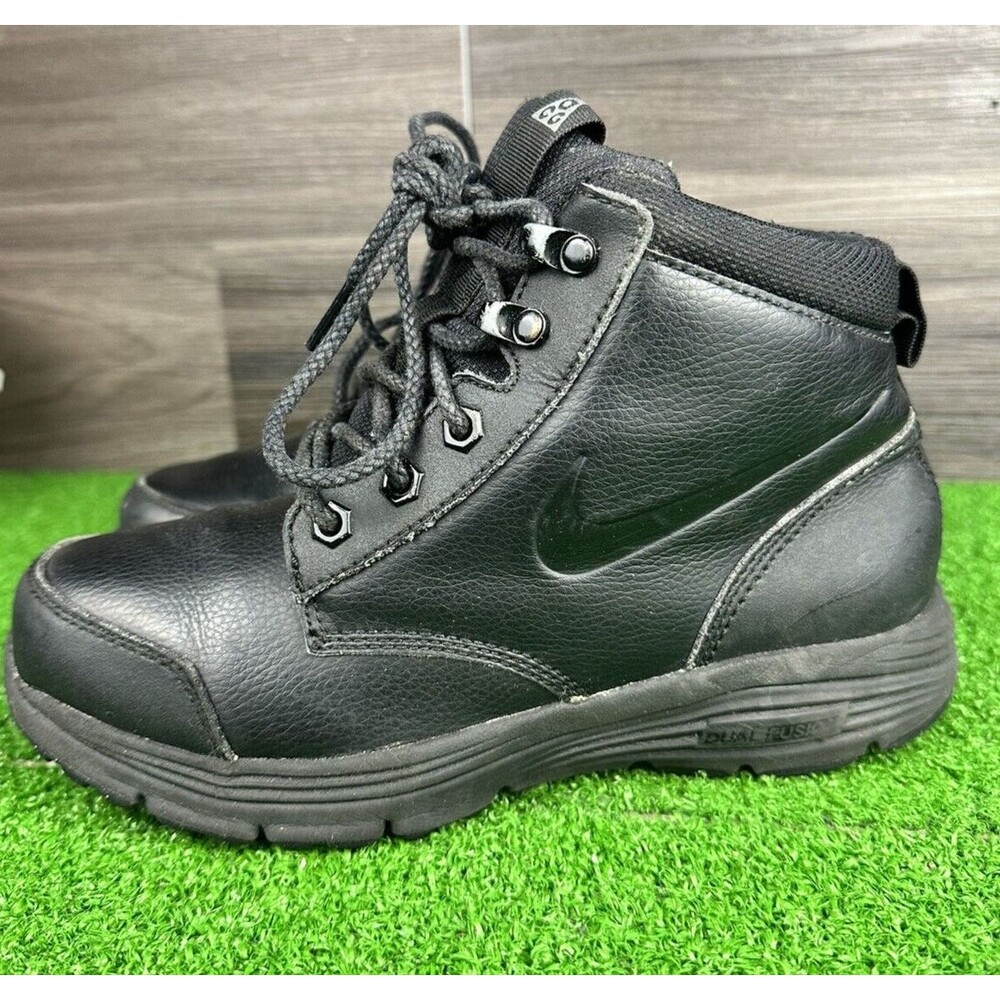 Nike ACG Manoa Triple Black   47249-001 High Top Hiking Boots 4y